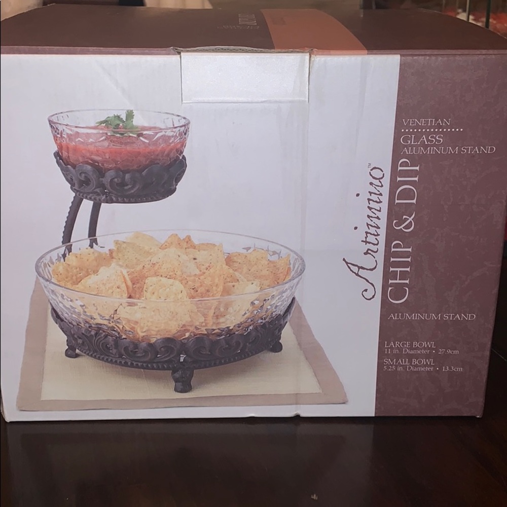 Venetian chip and dip bowl